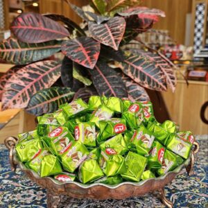 شکلات با مغز پسته آیدین