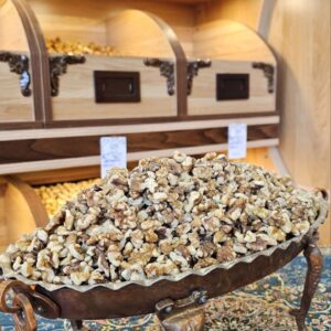 مغز گردو شکسته