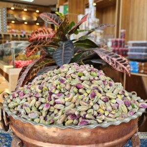 مغز پسته اکبری خام