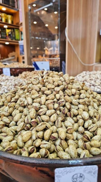 پسته احمد آقایی انس ۲۴ پیاز جعفری