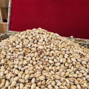 پسته احمد آقایی انس ۲۶ خام