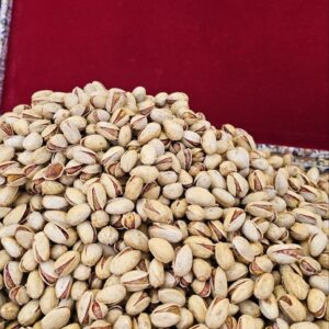 پسته احمد آقایی انس ۲۴ پیاز جعفری