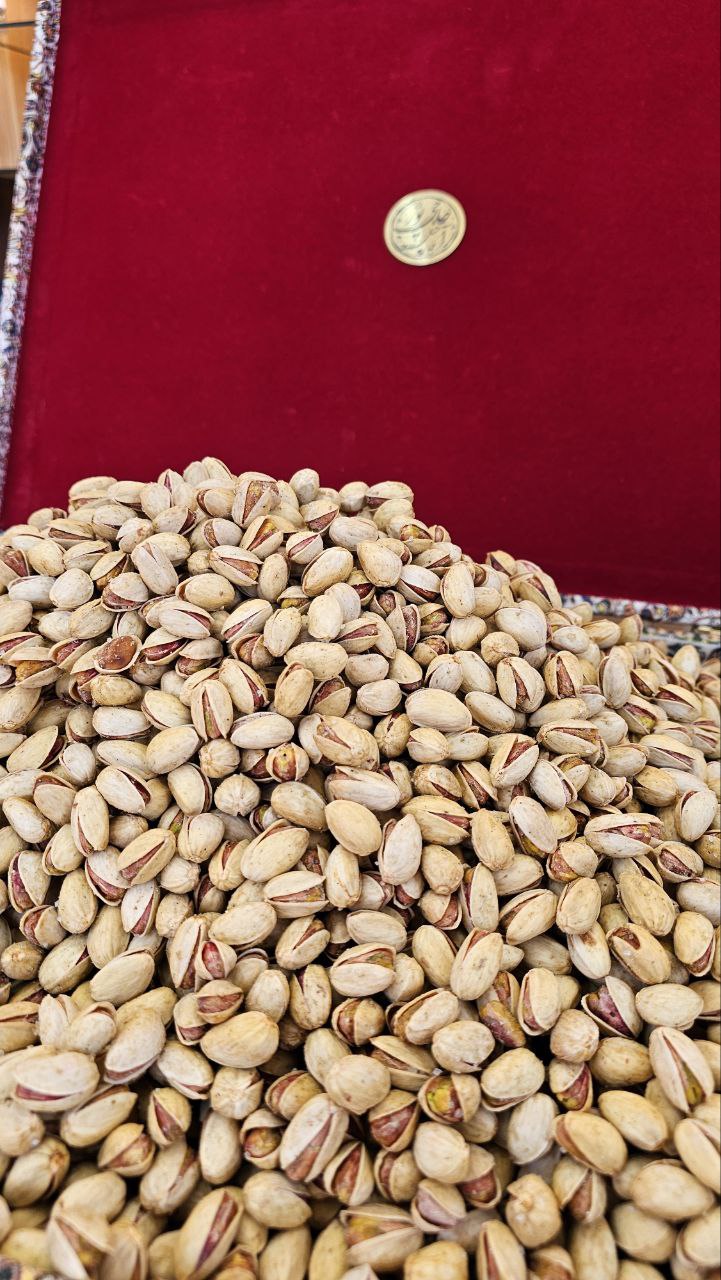 پسته احمد آقایی انس ۲۴ پیاز جعفری