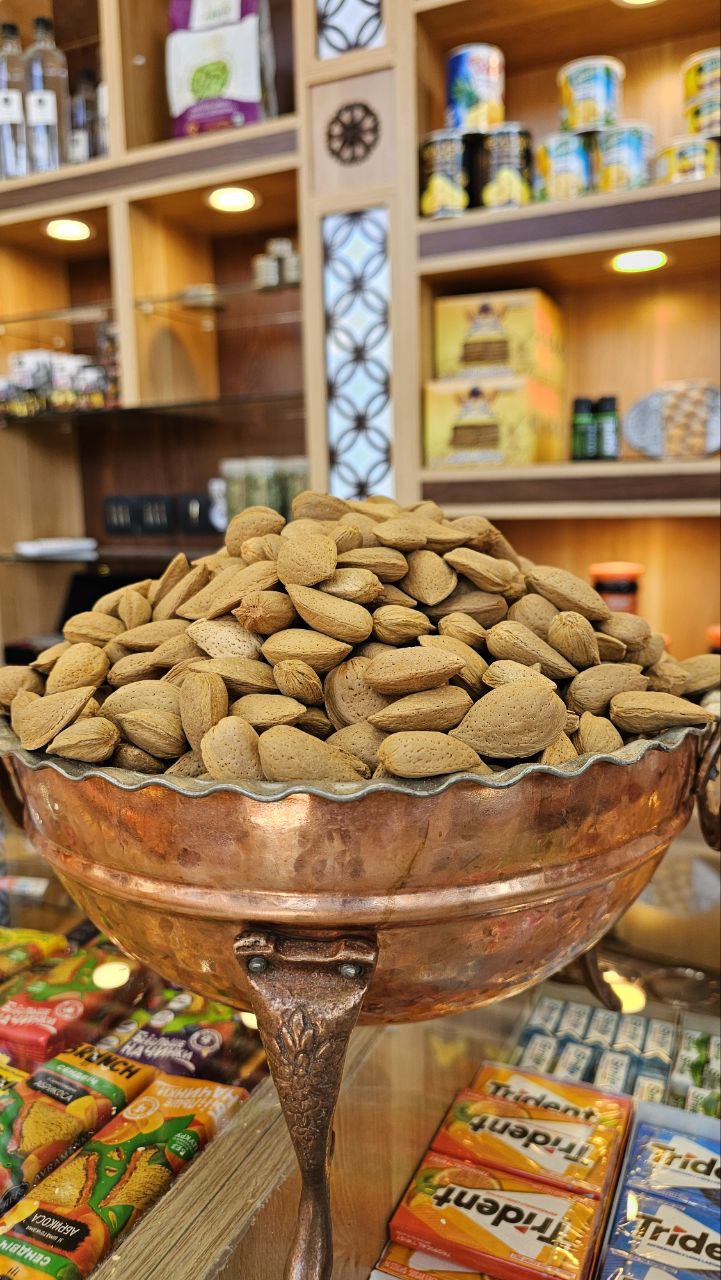 بادام درختی سنگی