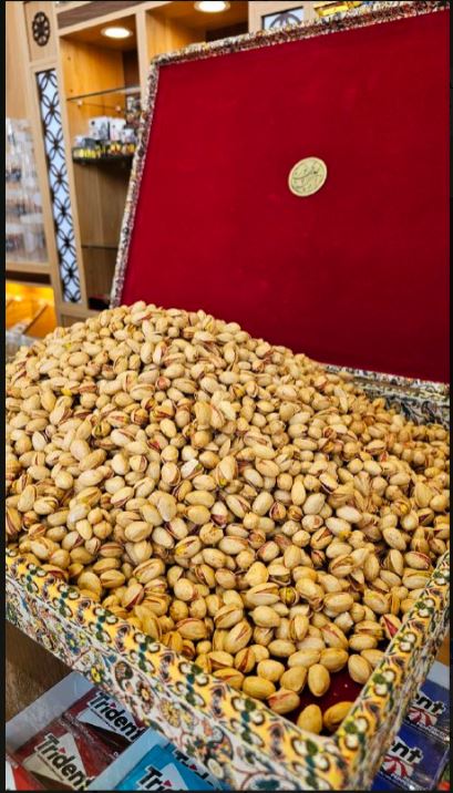 پسته احمد آقایی انس ۲۶ زعفرانی